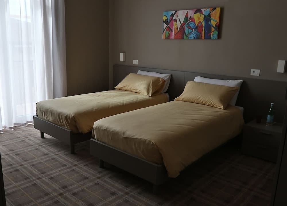 Piazza Italia  -  Rooms  for Rent