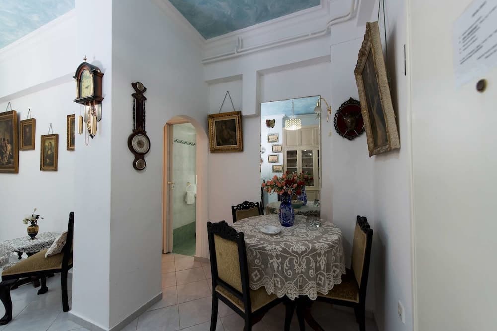 Garden Central Athinian Apartments