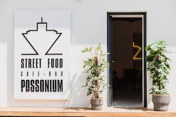 Street food Possonium Apartments