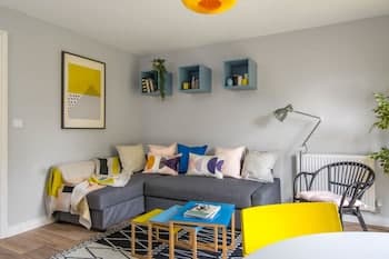 Deco Spacious Townhouse