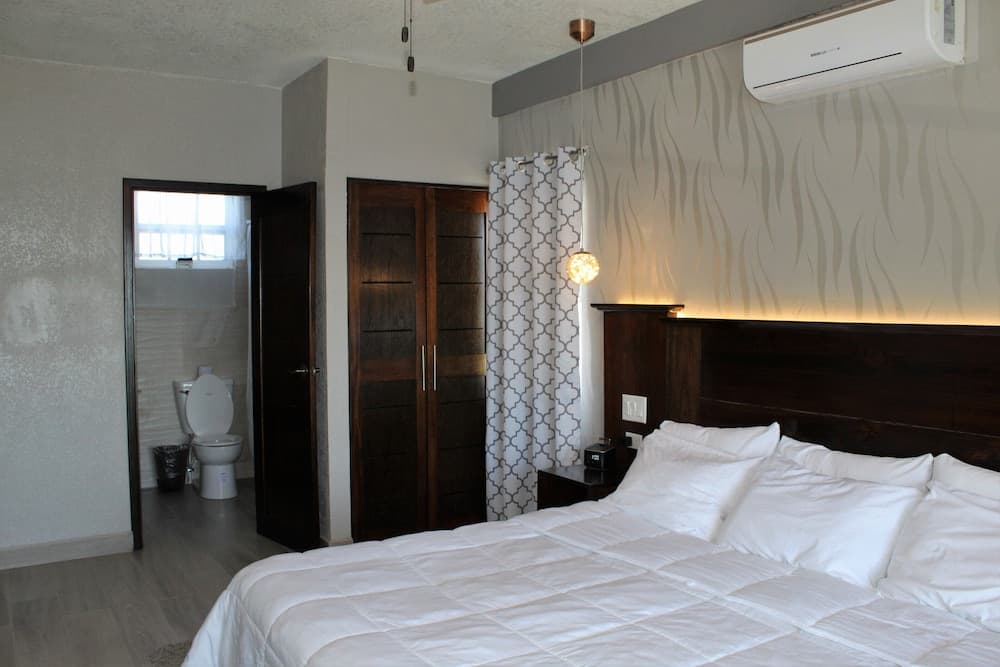 Barefoot Caye Caulker Hotel