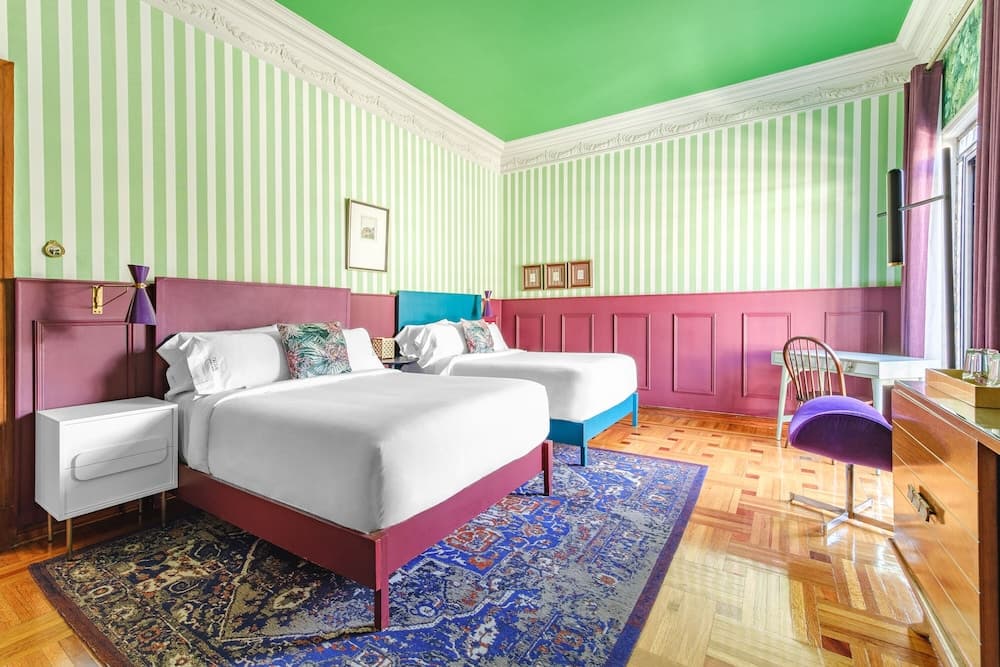 Pug Seal Polanco Anatole France