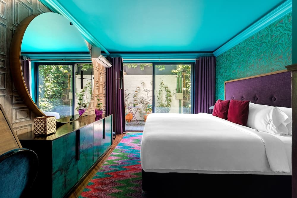 Pug Seal Polanco Anatole France