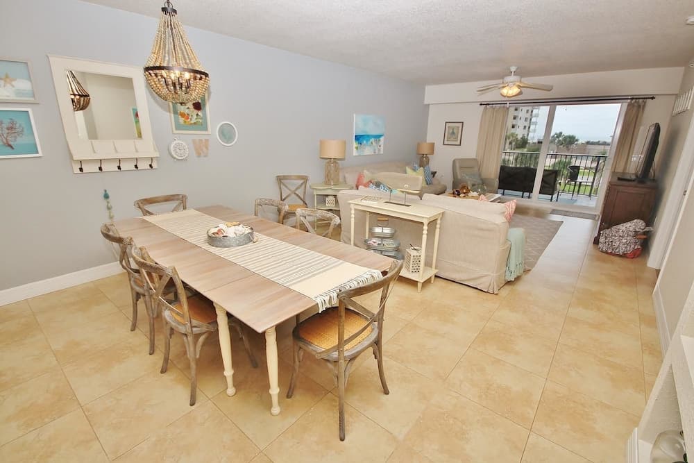 Oceanwalk 18-304 Apartment 3