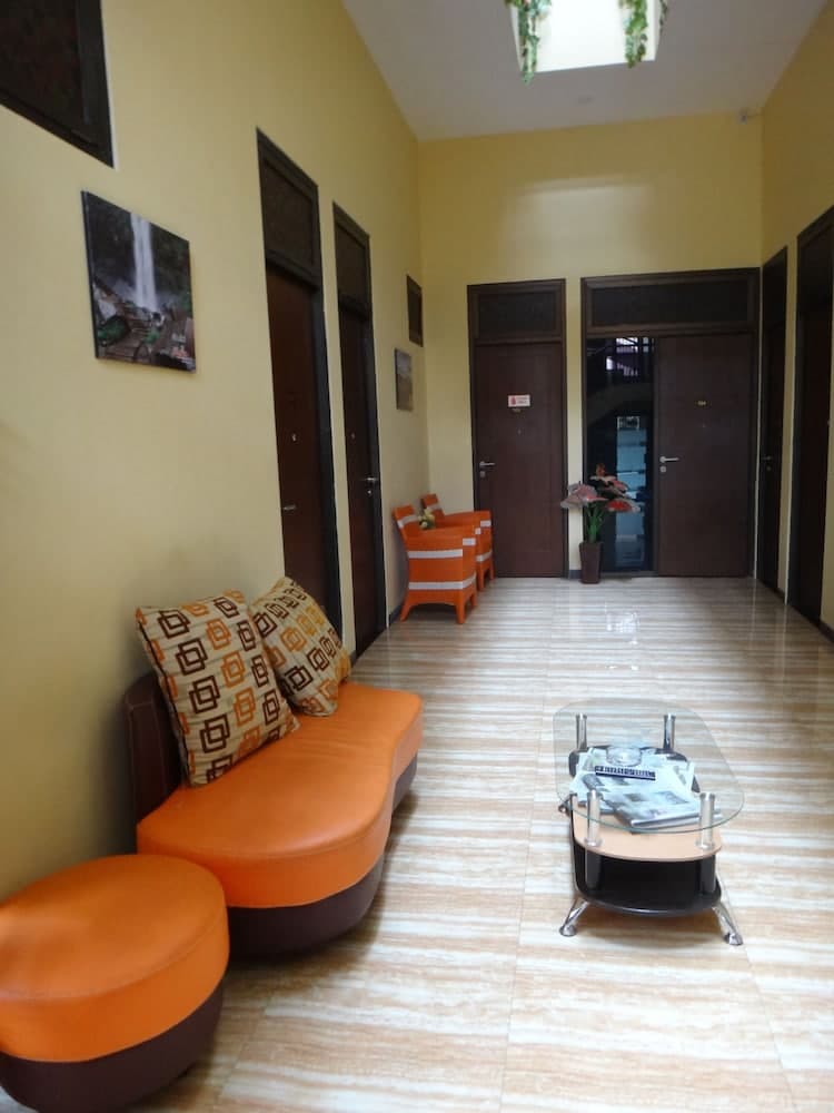 Front One Inn Malang