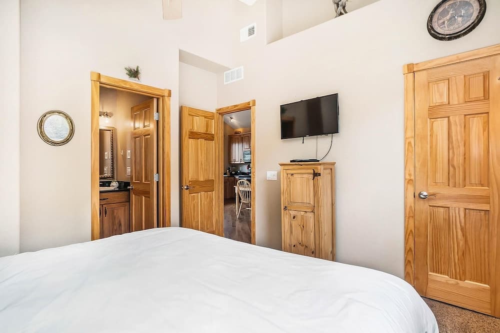 Teepee Mountain 12a 2 Bedroom Condo by RedAwning