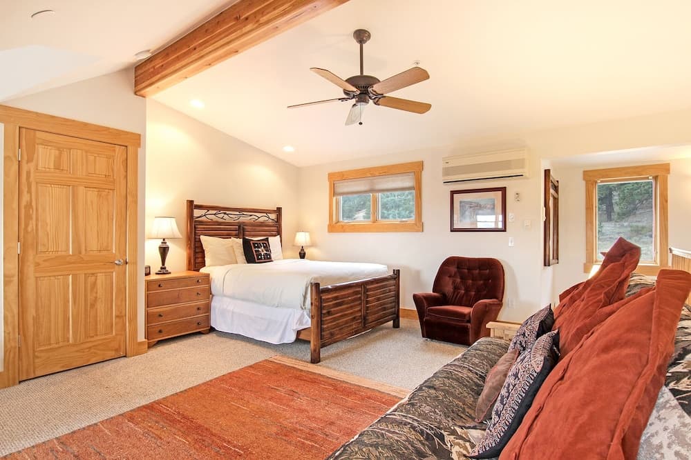 Mount Chapin S4 2 Bedroom Condo by RedAwning