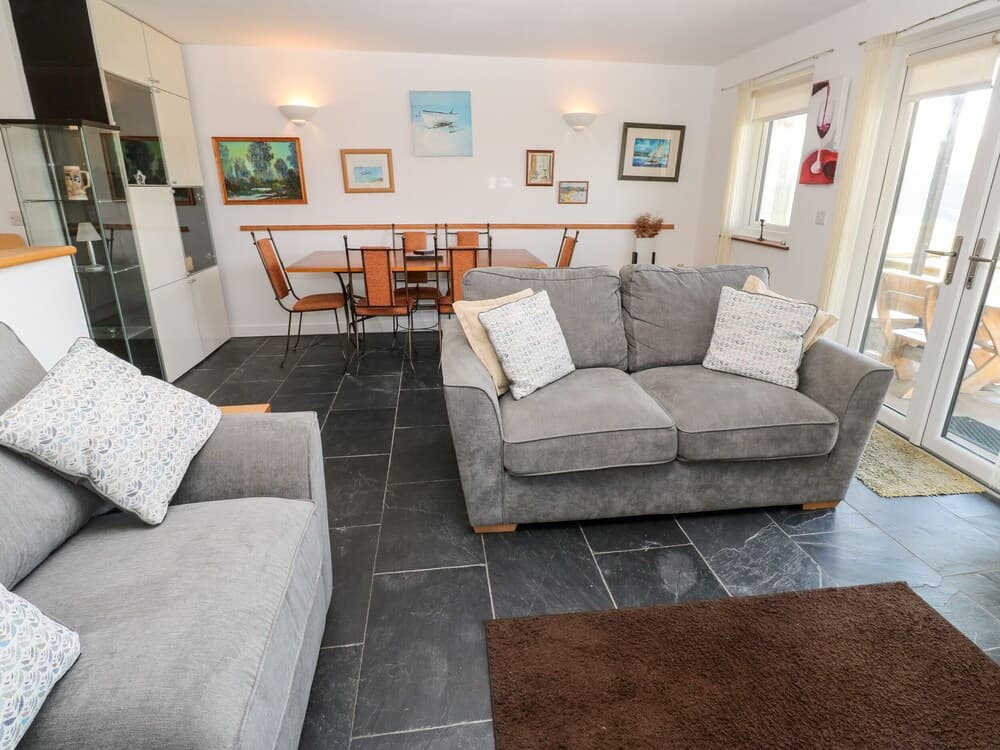 White Lodge Apartment