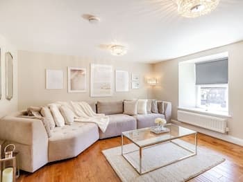 Queen Victoria Suite