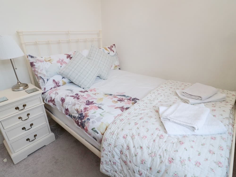 Iona 10 Palace Street East