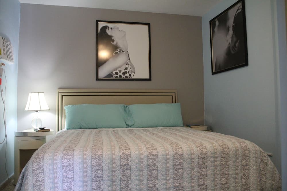 Calle Aponte- Near Beach and Arts District