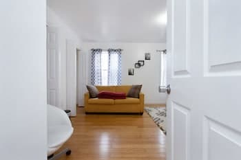 Racpanos Modern Stay on Ocean Avenue