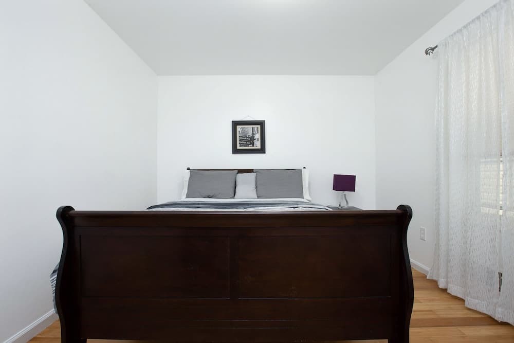 Racpanos Modern Stay on Ocean Avenue