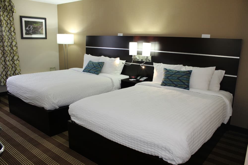 Clarion Inn & Suites Stroudsburg - Poconos