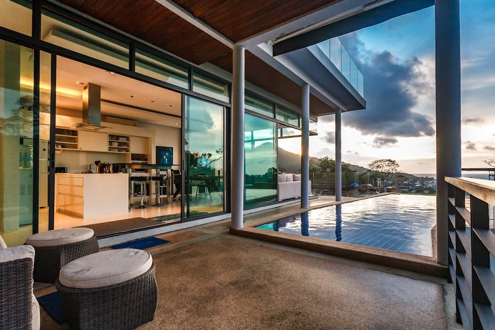 Villa Paradesa by Lofty