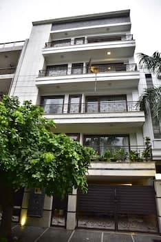 Woodpecker Service Apartments Green Park