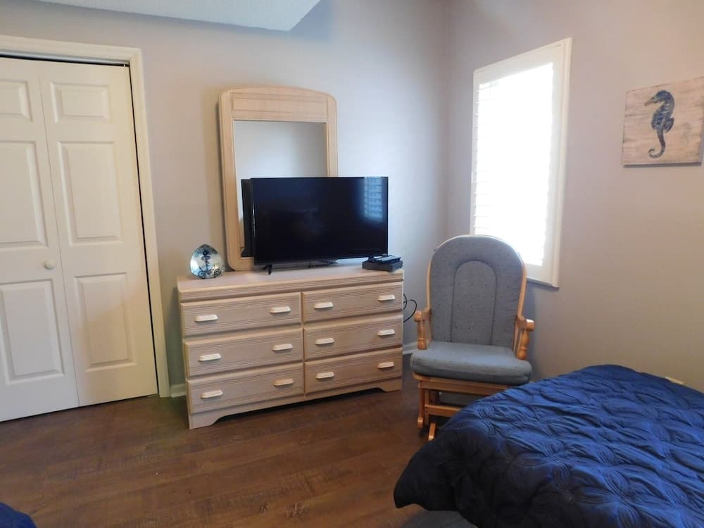 Teal Lake #2211 2 Bedroom Condo by Redawning