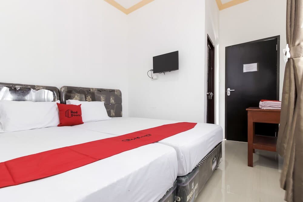 RedDoorz near Sam Ratulangi Airport