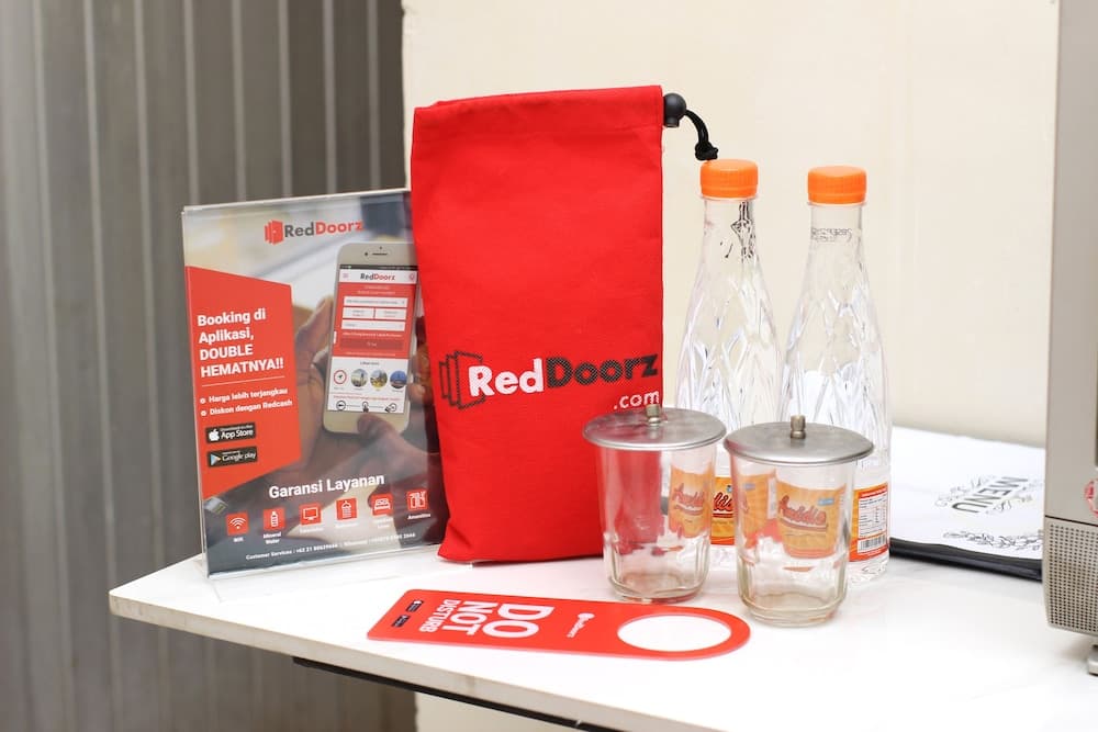 RedDoorz @ Supratman Street