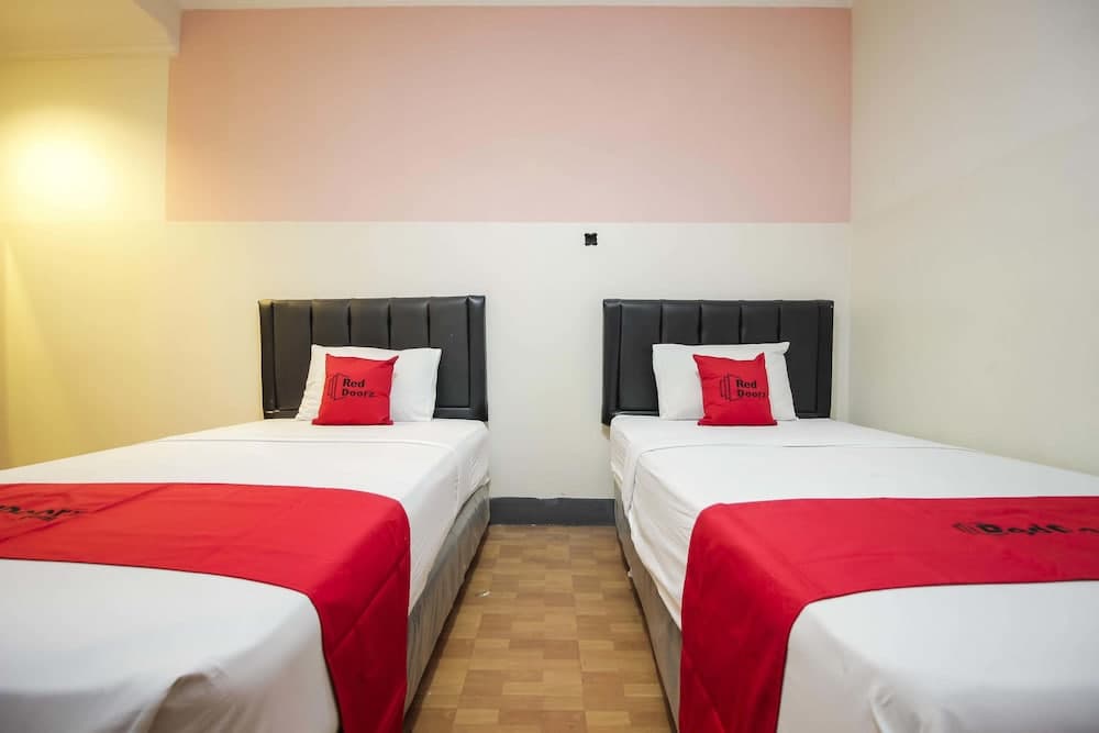 RedDoorz near Bethesda Manado