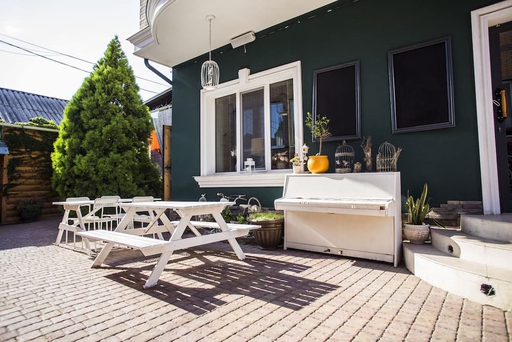 Chestniy Chekhov Hotel