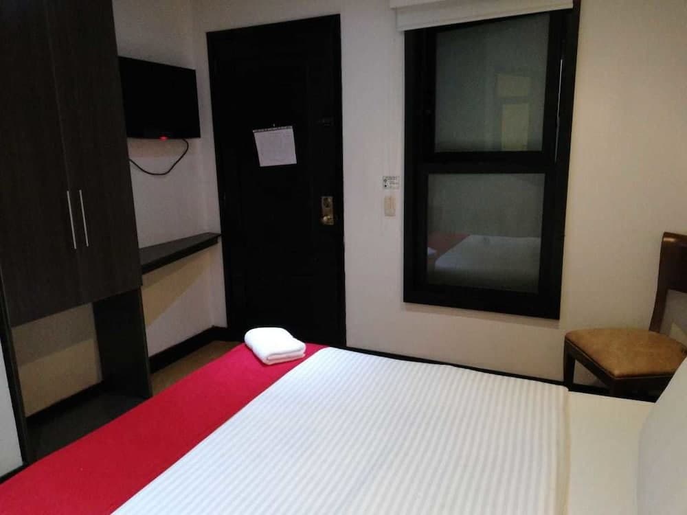 American Deluxe Hotel BC