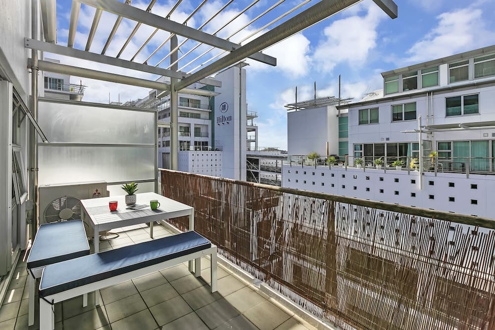 Deluxe Waterfront & City Apartment