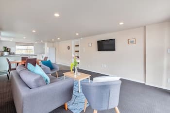 Sunny Three Bedroom Pakuranga Delight