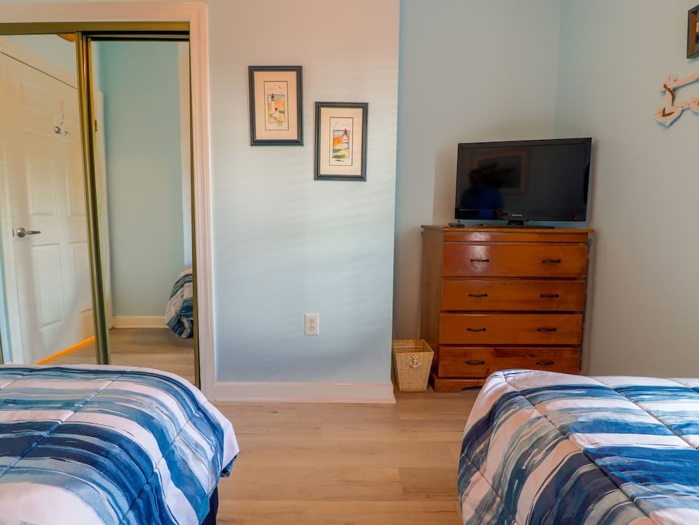 Cypress Bend #913 2 Bedroom Home by Redawning