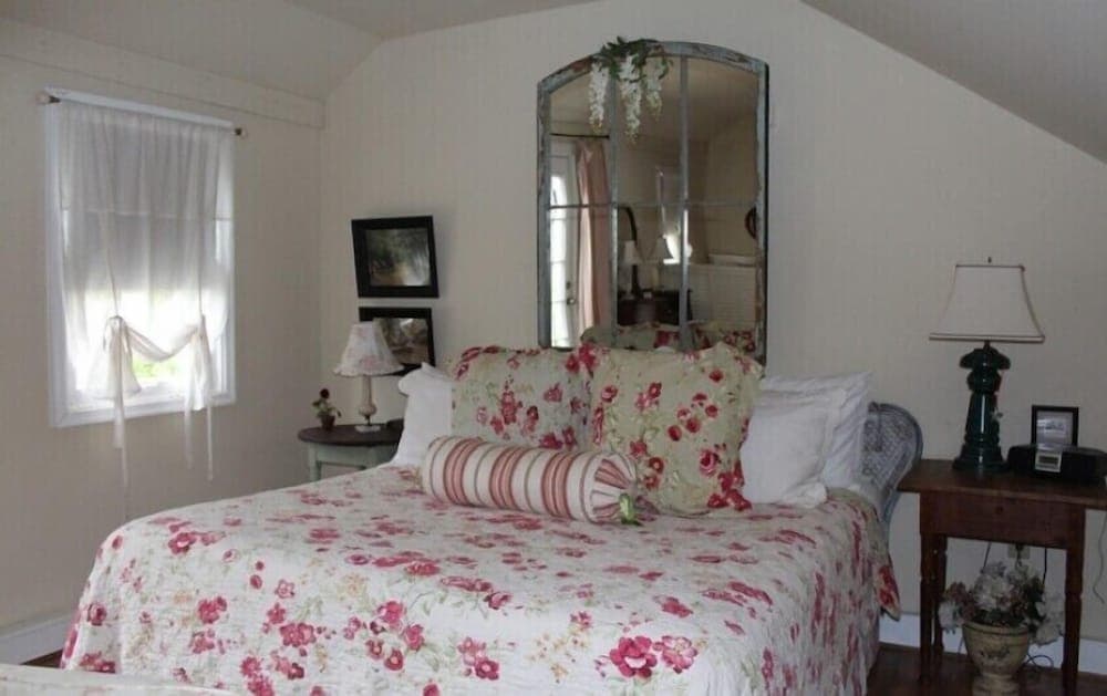 Hope and Glory Inn and Vineyard