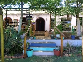 Stone Circle Lodge & Backpackers