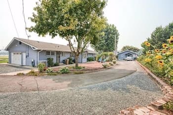 Racing Horse Ranch and Guest House with Golf