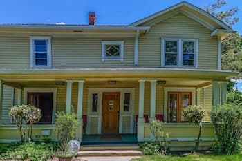 Pioneer House - South Suite