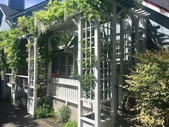 Oak Hideaway Cottage- 1.5 Blocks to OSF