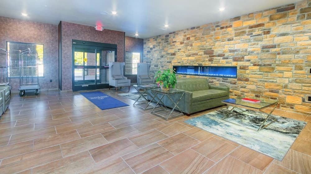 Cobblestone Hotel and Suites Janesville