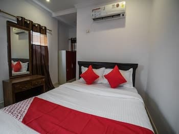 OYO 13251 Hotel Three Castles Deluxe