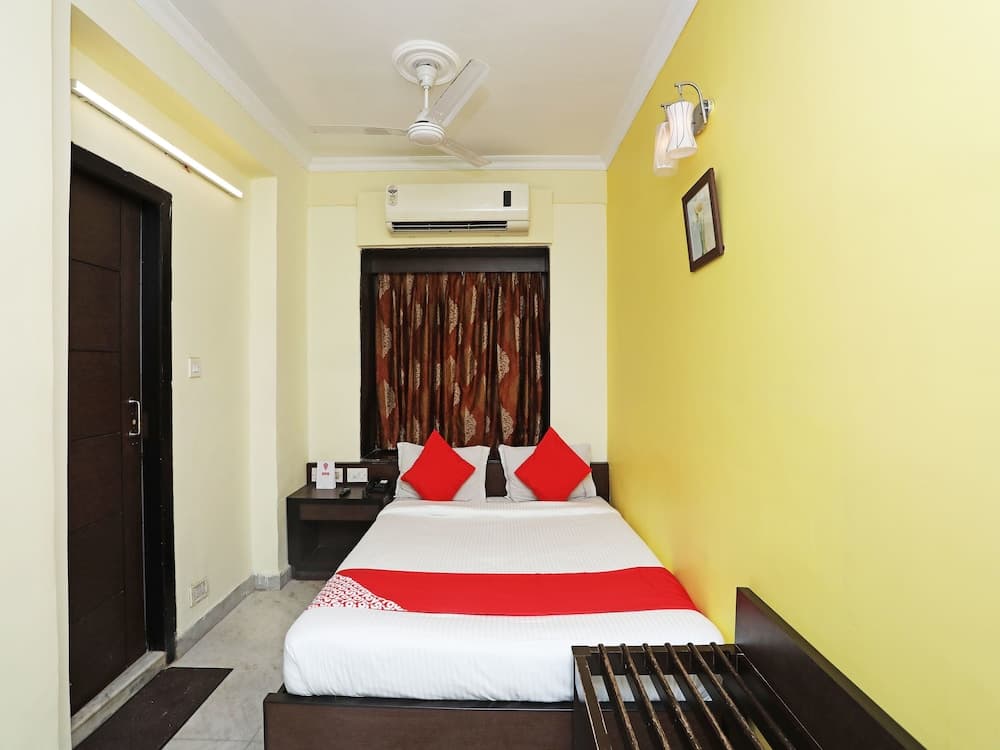 OYO 15258 Hotel Arya International