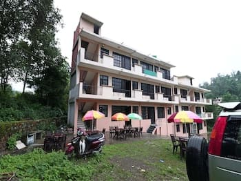 OYO 15919 UK Retreat