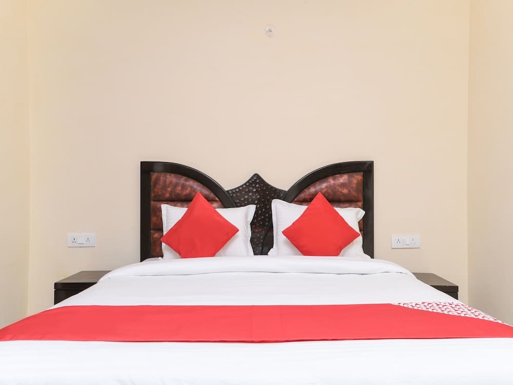 OYO 15834 Shubhangni Residency