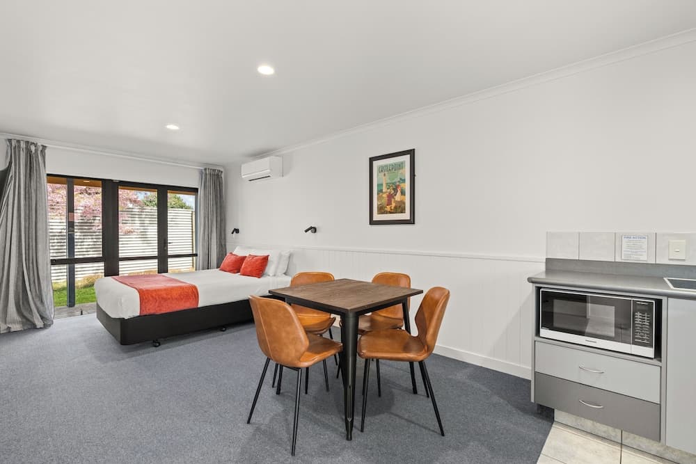 ASURE Oak Estate Motor Lodge