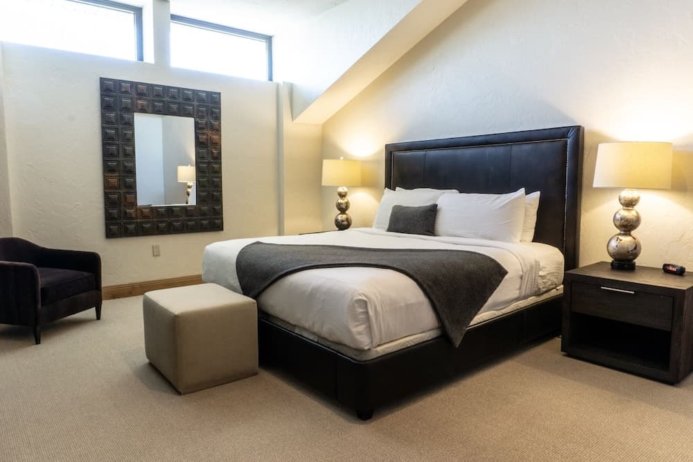 Four Bedroom Penthouse in Canyons Village by RedAwning