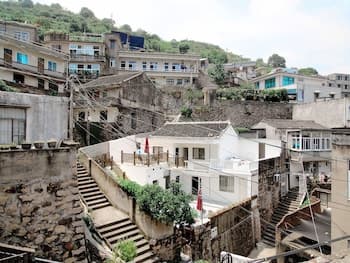 Xiang Shan Lin Hai Homestay