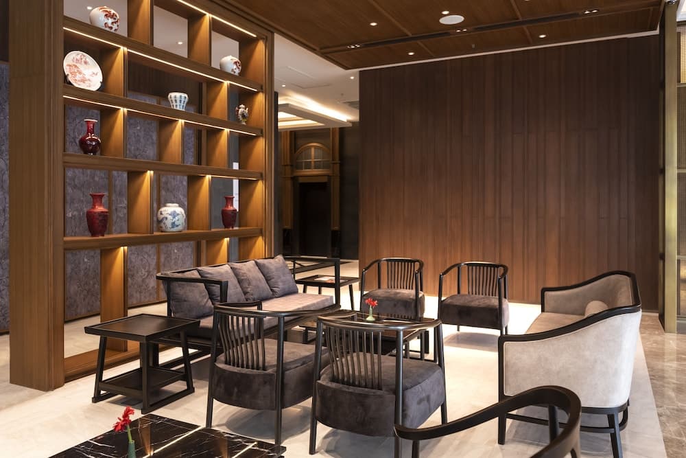 Ramada Plaza by Wyndham Chao Fah