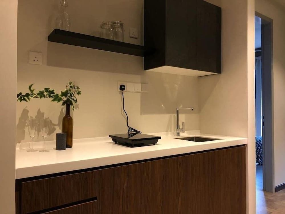 Expressionz Professional Suites by SYNC