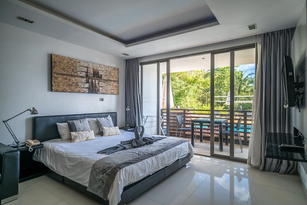 Nakalay Palm by Lofty