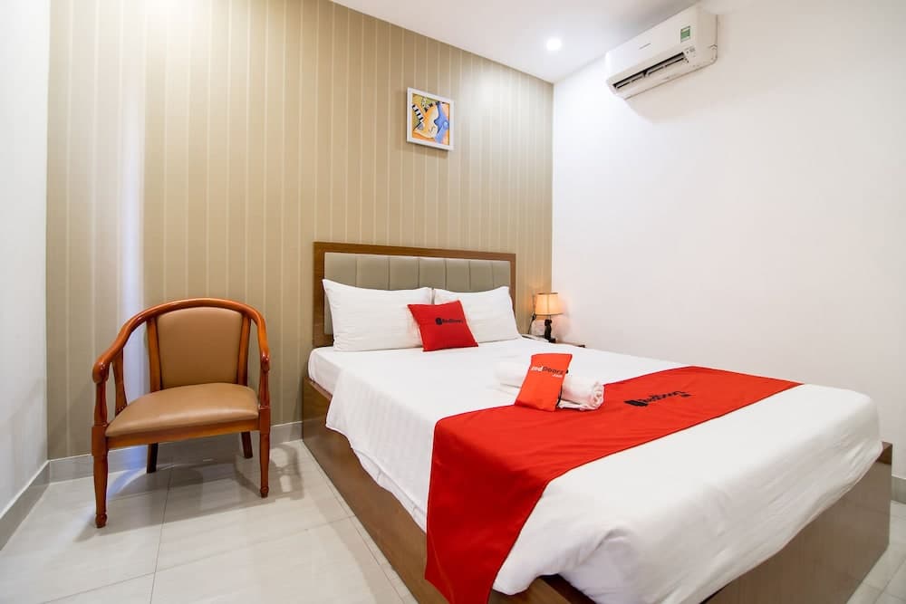 RedDoorz Plus @ Trung Son Residence