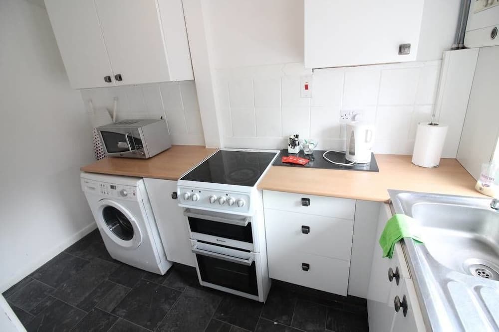 2 Bedroom Family Home near Leeds City Center