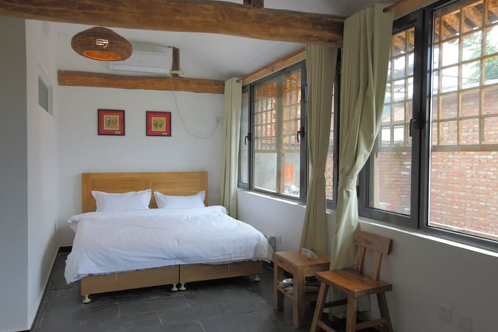 Guoao Village Great Wall Yard