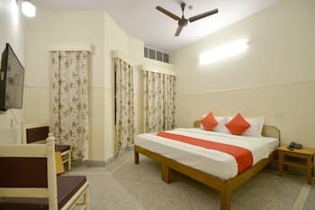 OYO 19597 Pink Palace