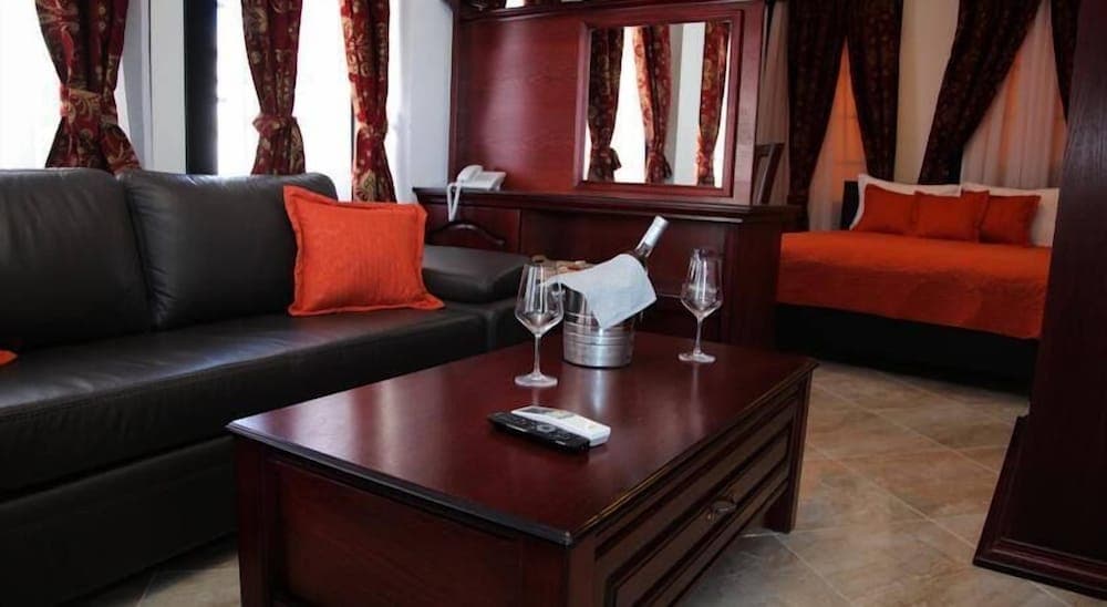 Villa Lihnidos Square